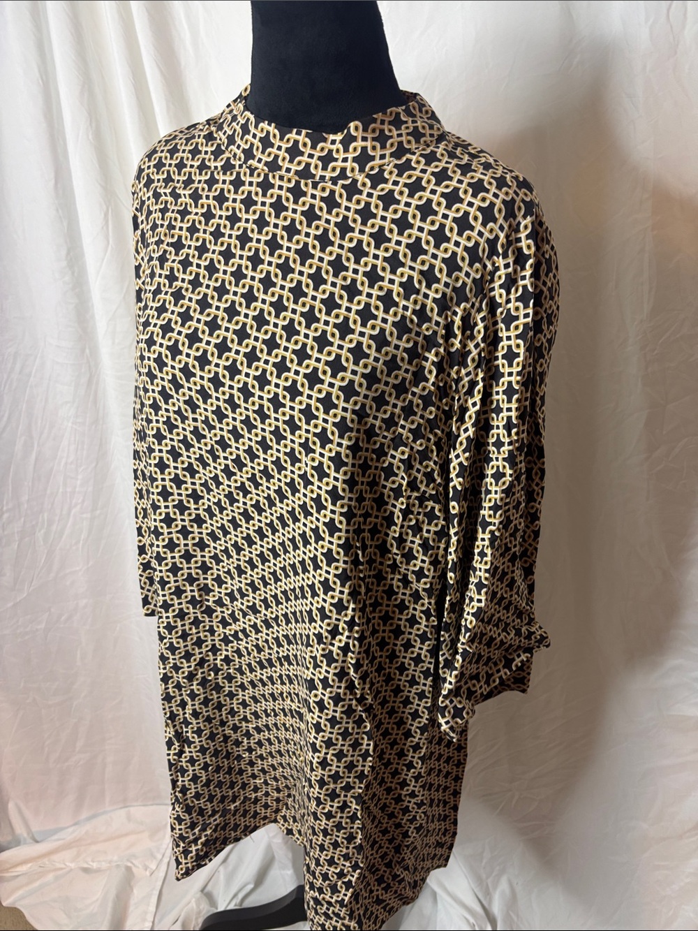 H&M Black and Cream Geometric Link-Pattern Midi Dress - Picture 3 of 9
